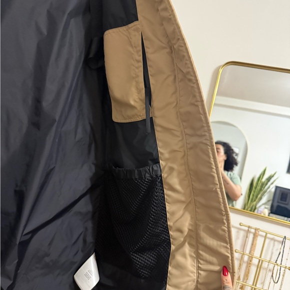 Canada Goose Women's Coat - Excellent Condition - Picture 12 of 16